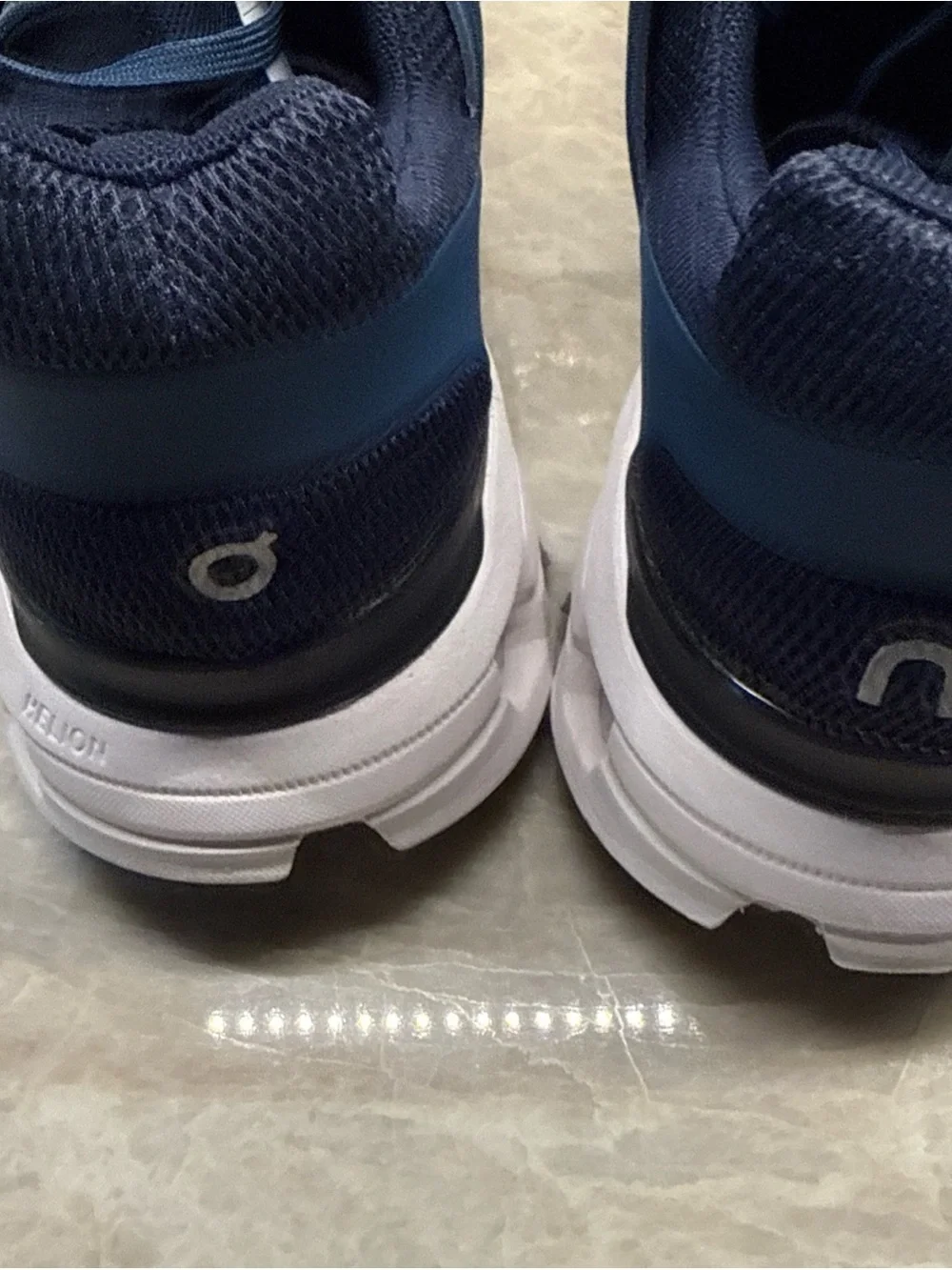 On Cloudswift Running Shoes Size 10